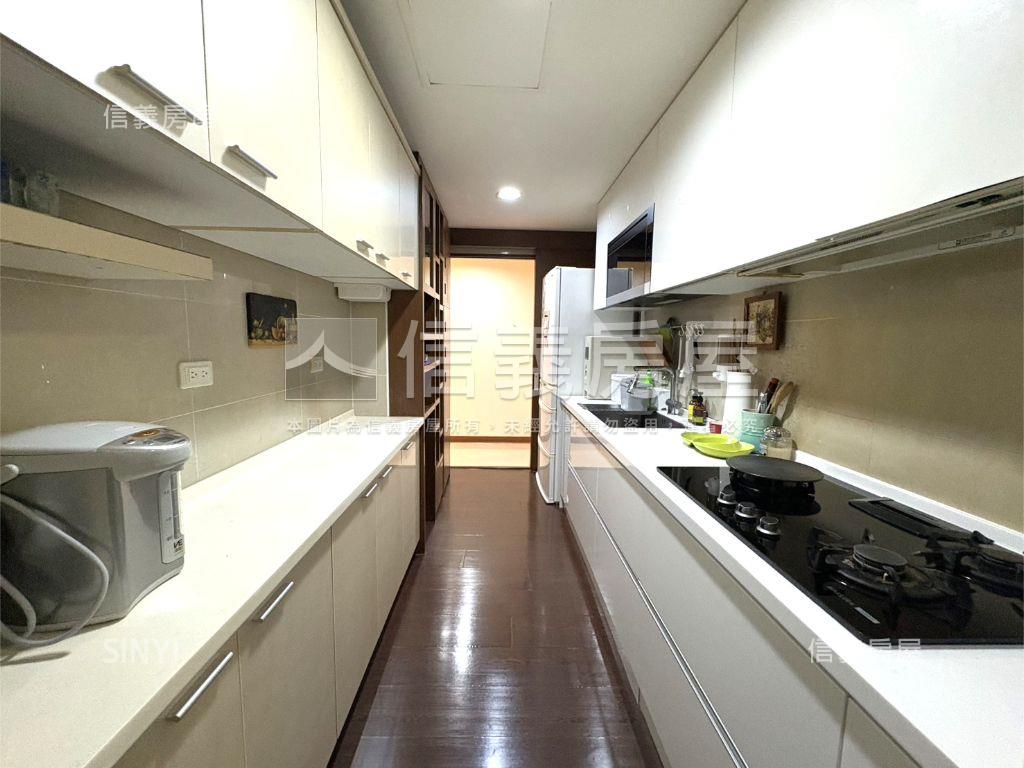 仁愛賦玉四房雙車位房屋室內格局與周邊環境