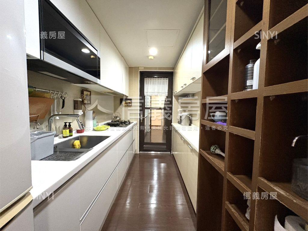 仁愛賦玉四房雙車位房屋室內格局與周邊環境