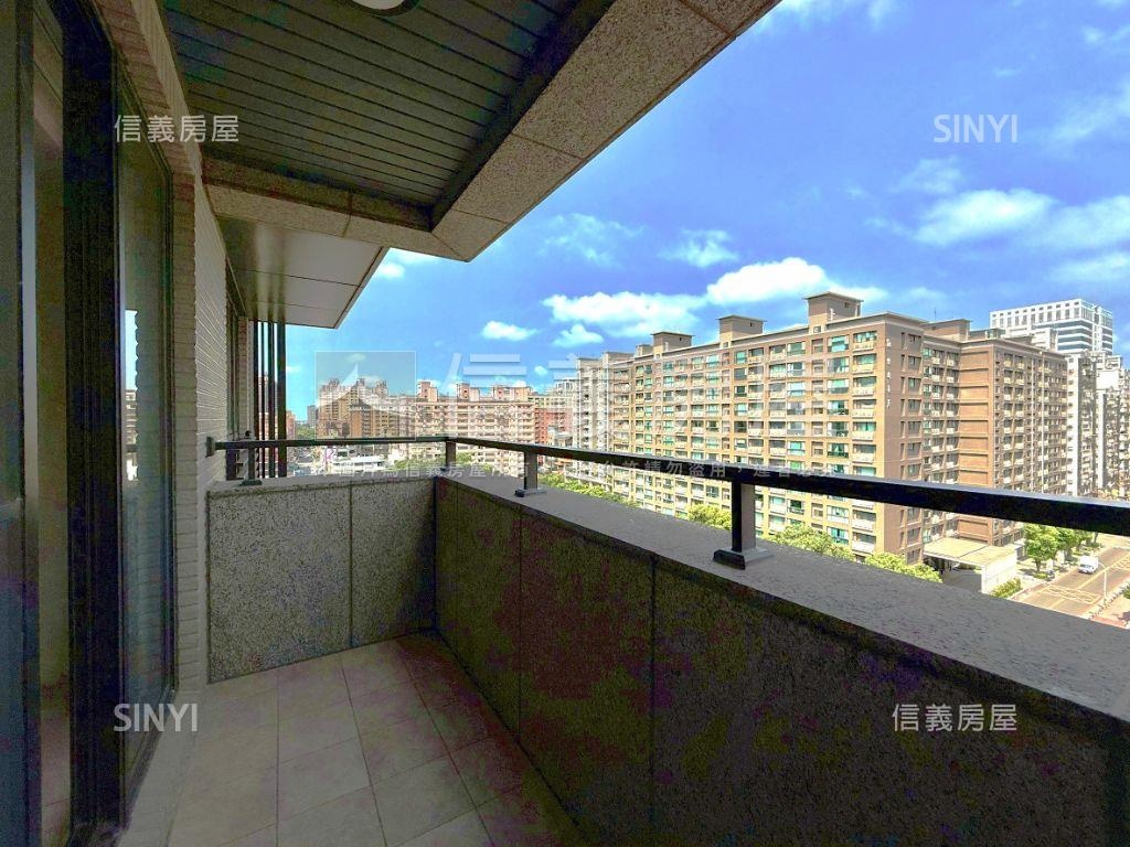 瑞御首席採光大三房車位房屋室內格局與周邊環境