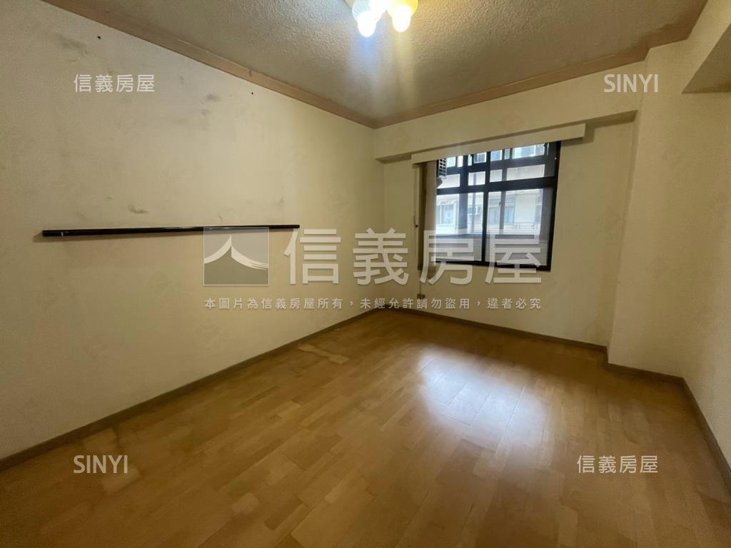 士東國小旁管理電梯四大房房屋室內格局與周邊環境