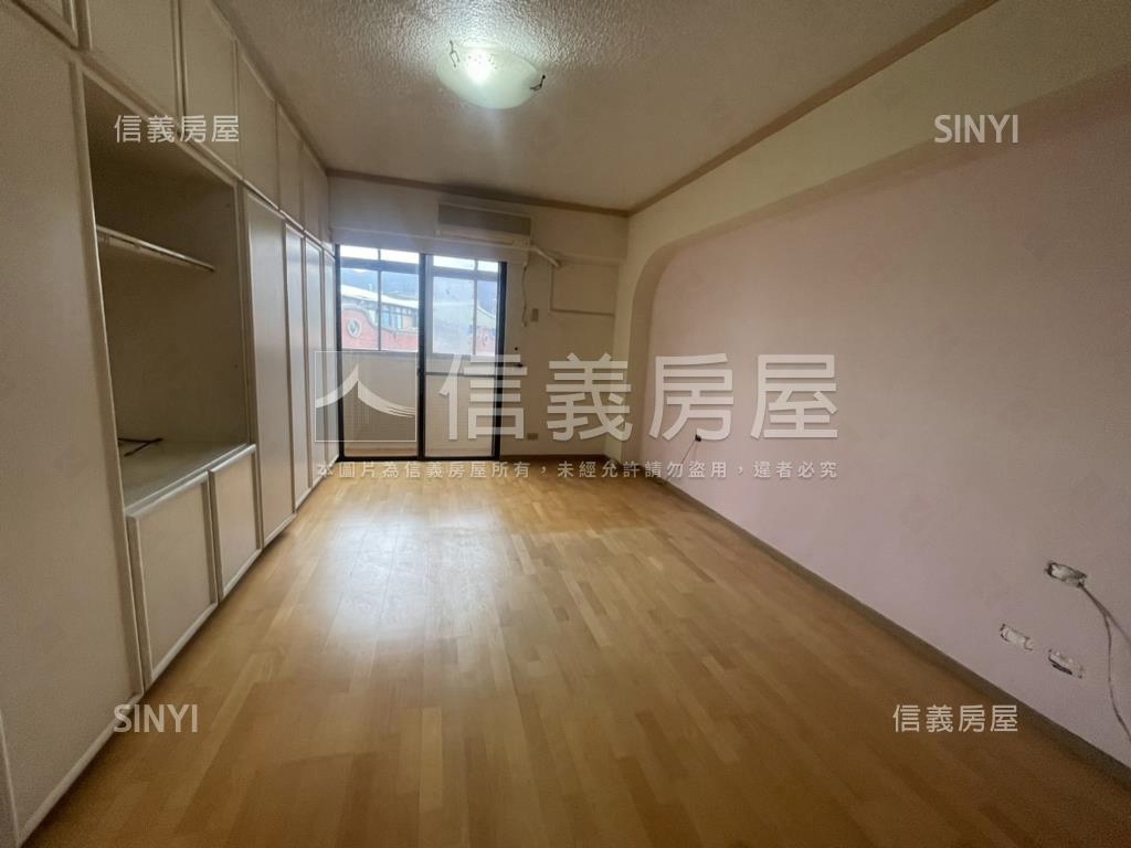 士東國小旁管理電梯四大房房屋室內格局與周邊環境