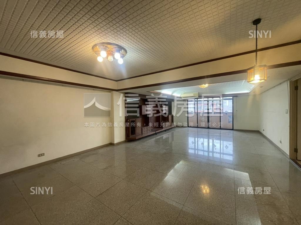 士東國小旁管理電梯四大房房屋室內格局與周邊環境