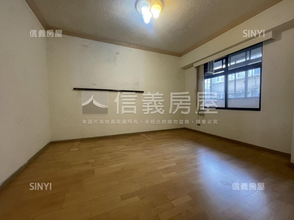 士東國小旁管理電梯四大房房屋室內格局與周邊環境