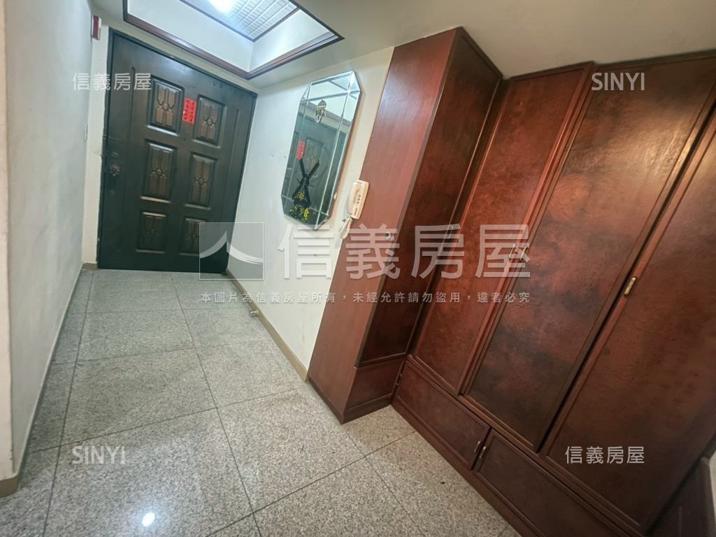 士東國小旁管理電梯四大房房屋室內格局與周邊環境