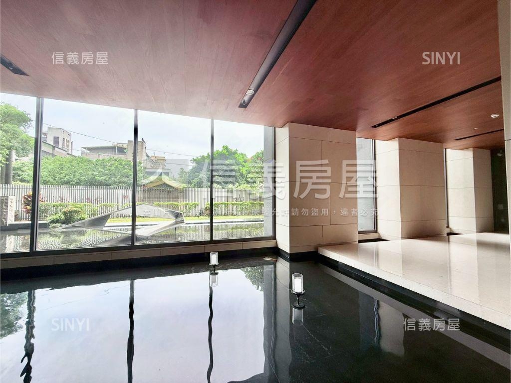 近巨城高樓視野鴻柏鴻韻房屋室內格局與周邊環境