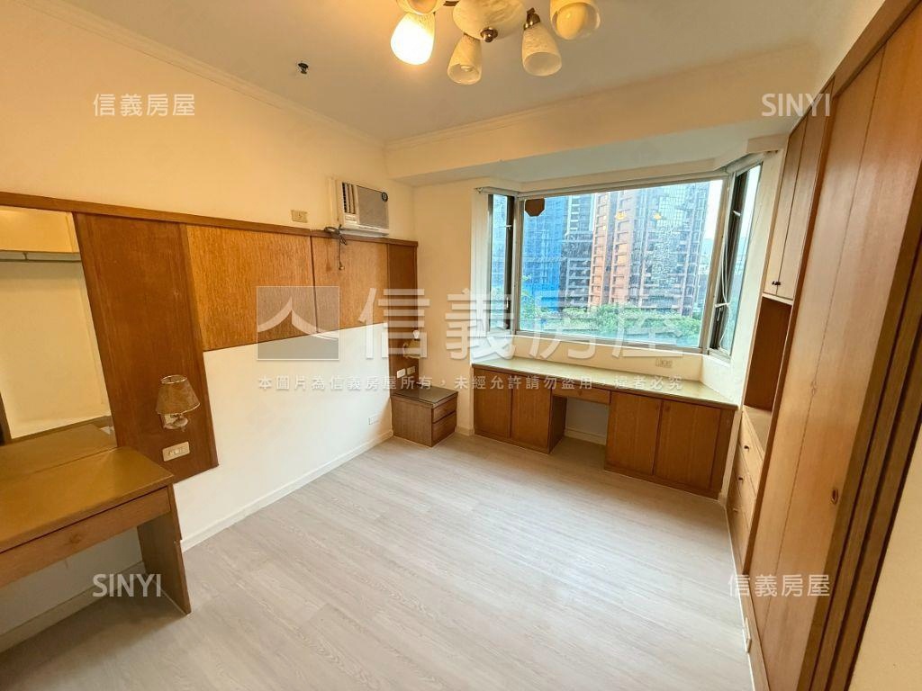 威京４房【推薦】鬧中取靜房屋室內格局與周邊環境
