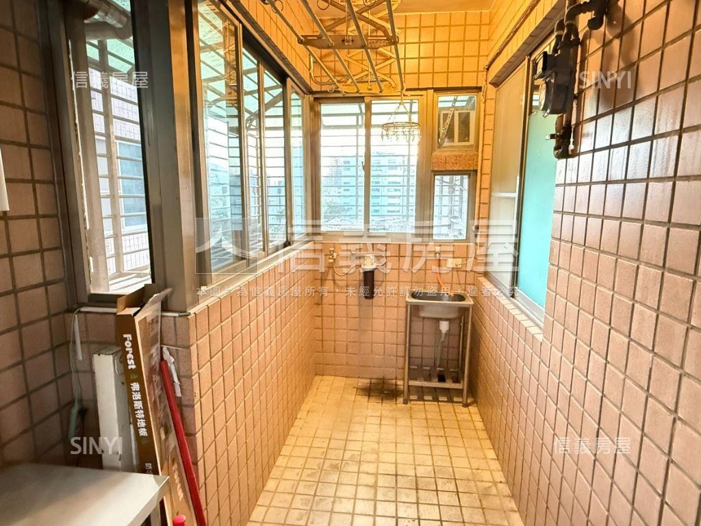 威京４房【推薦】鬧中取靜房屋室內格局與周邊環境