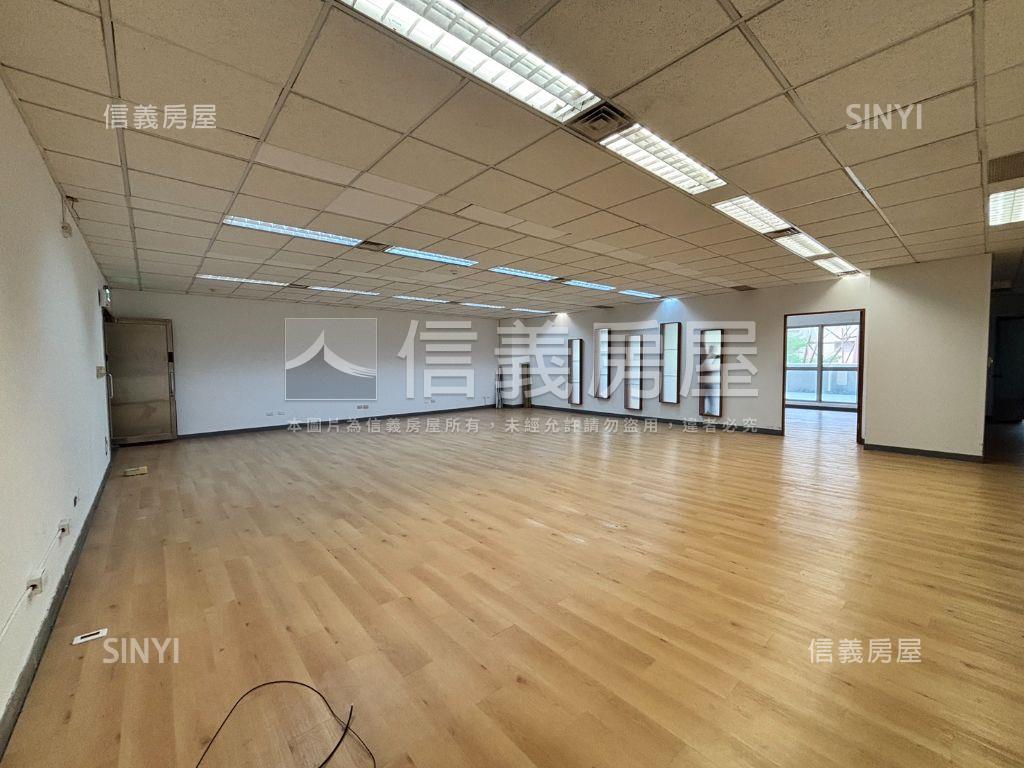 安泰登峰大坪數露臺辦公室房屋室內格局與周邊環境