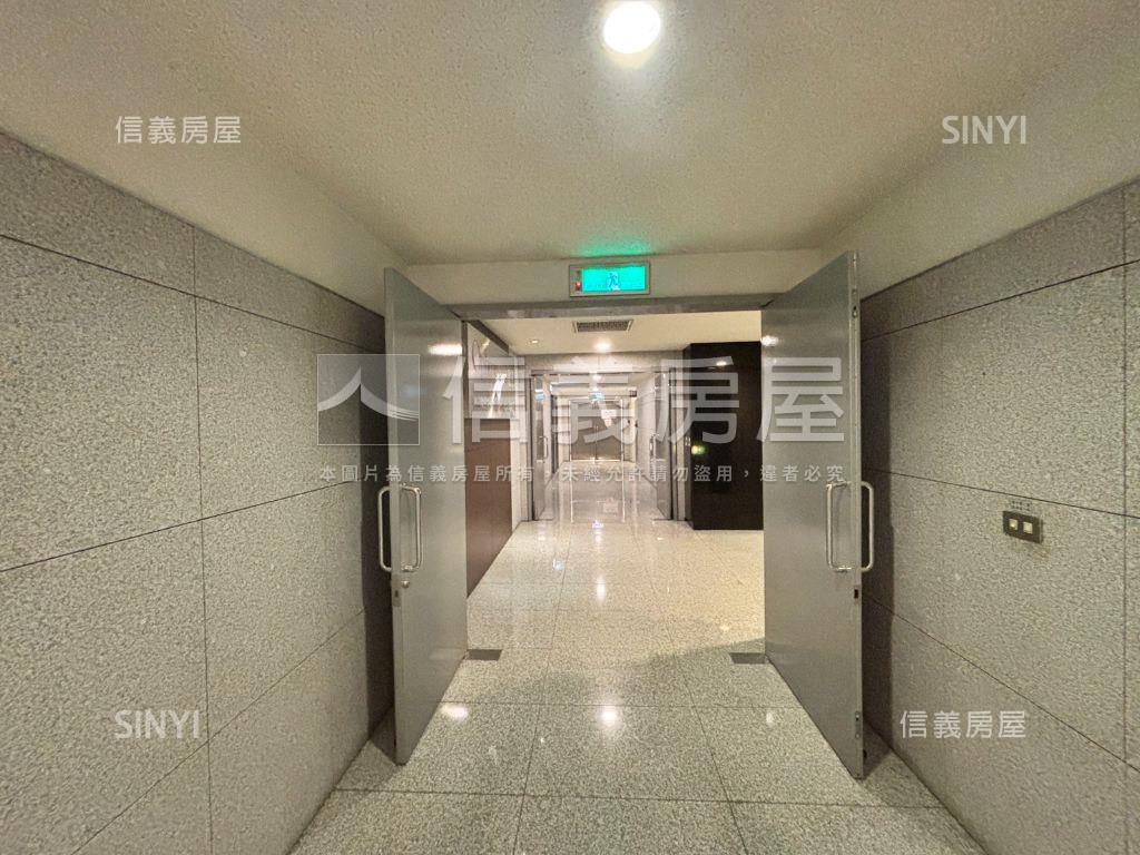 安泰登峰大坪數露臺辦公室房屋室內格局與周邊環境