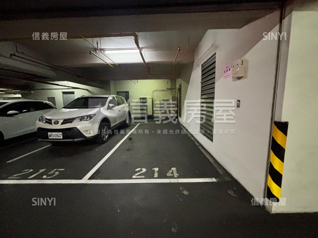 安泰登峰大坪數露臺辦公室房屋室內格局與周邊環境