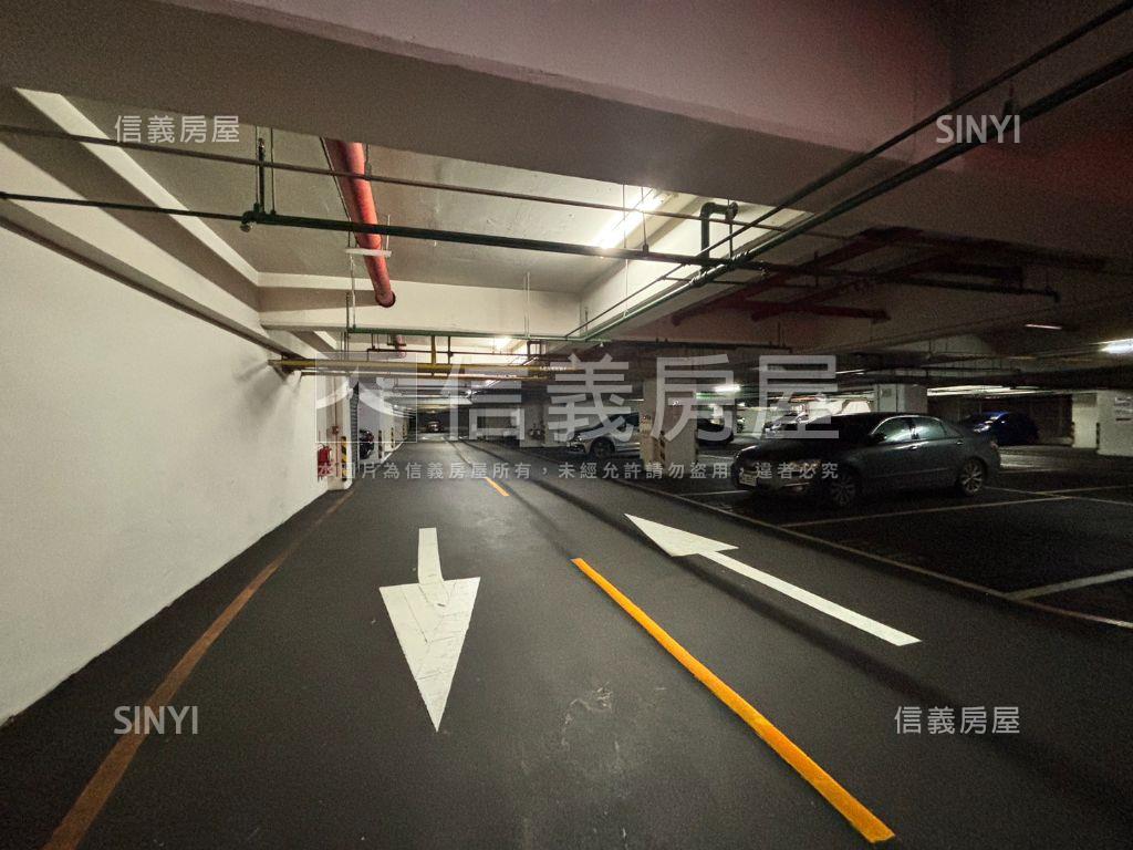 安泰登峰大坪數露臺辦公室房屋室內格局與周邊環境