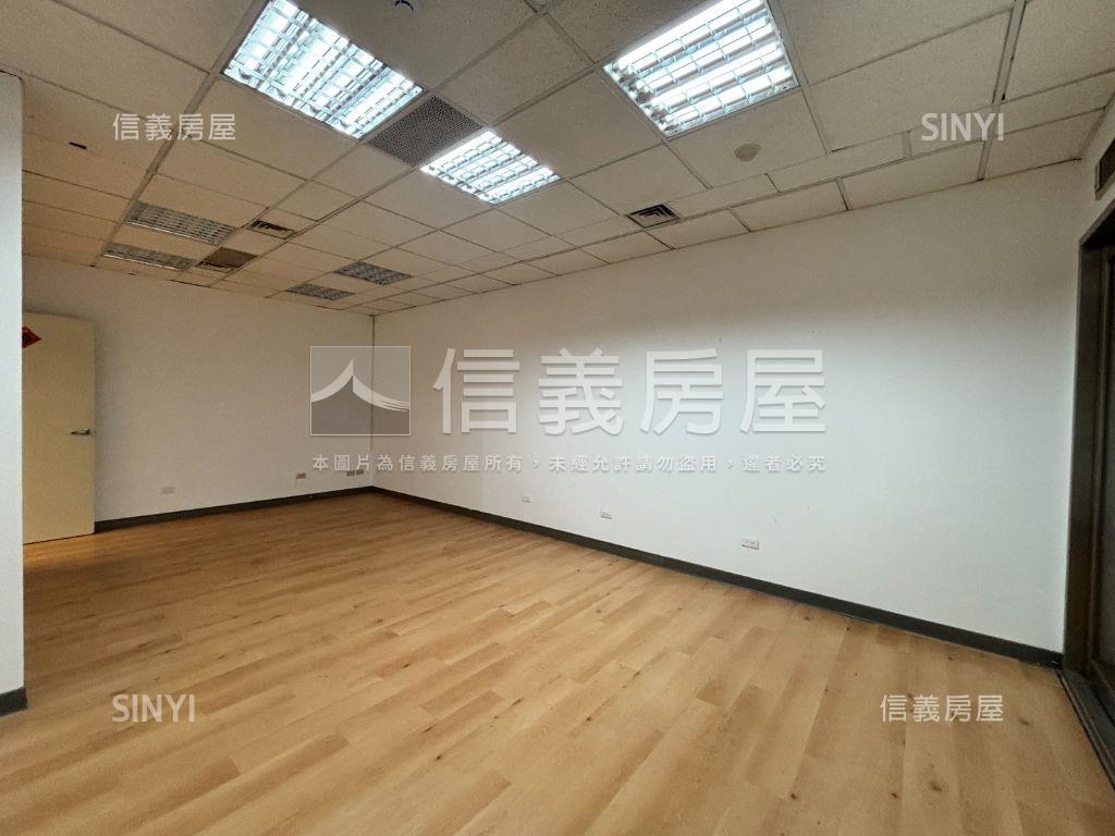 安泰登峰大坪數露臺辦公室房屋室內格局與周邊環境