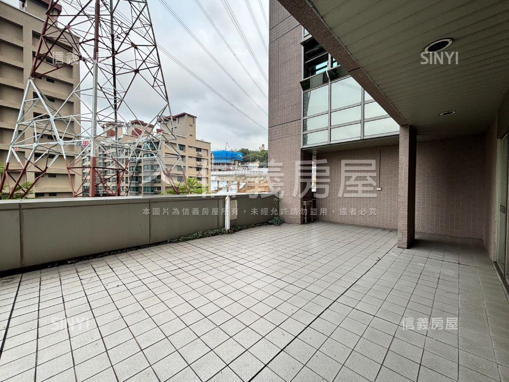安泰登峰大坪數露臺辦公室房屋室內格局與周邊環境