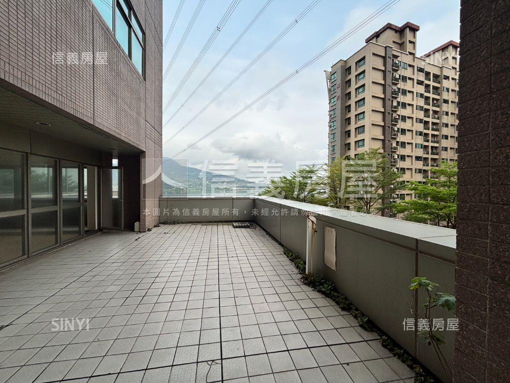 安泰登峰大坪數露臺辦公室房屋室內格局與周邊環境