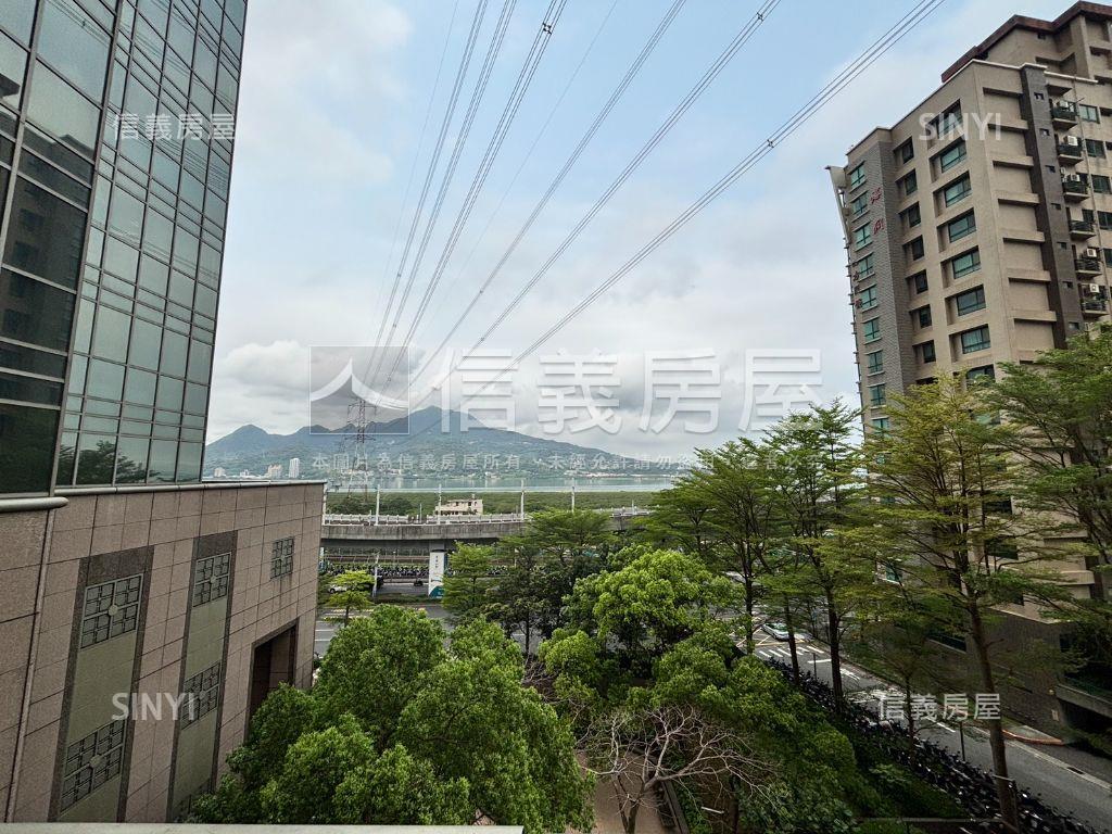 安泰登峰大坪數露臺辦公室房屋室內格局與周邊環境