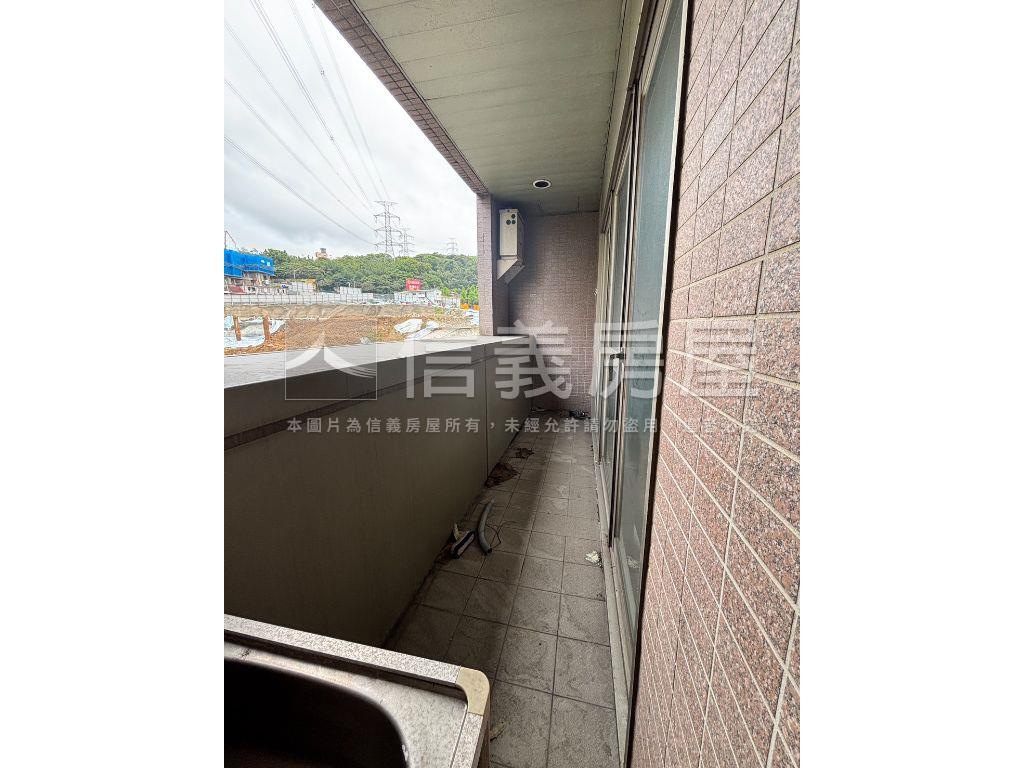 安泰登峰大坪數露臺辦公室房屋室內格局與周邊環境