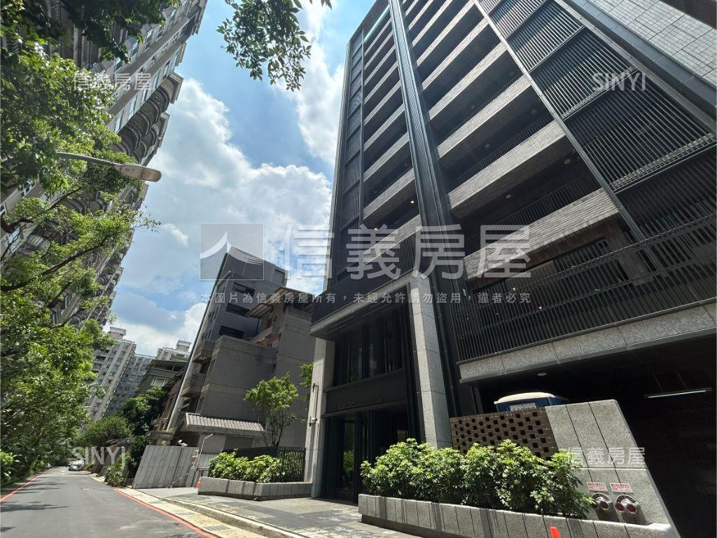 中央新村採光三房坡平車位房屋室內格局與周邊環境