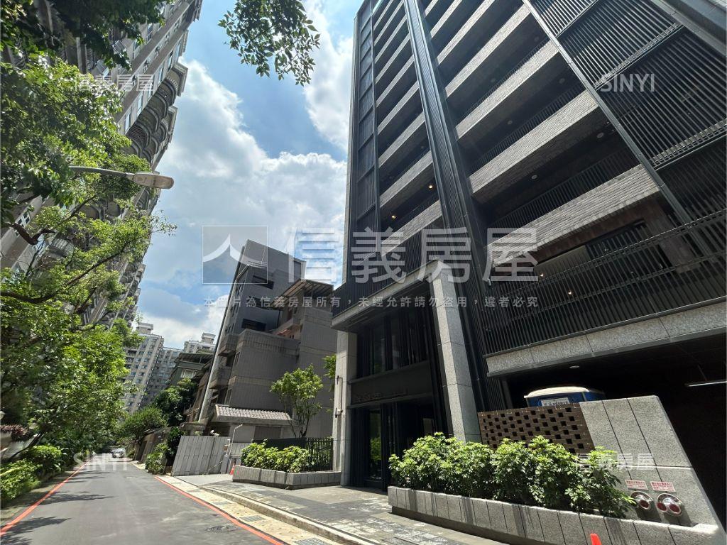 中央新村採光三房坡平車位房屋室內格局與周邊環境