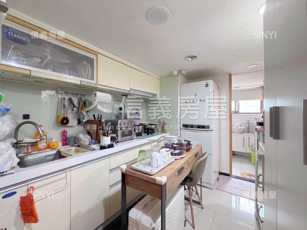 永安ＭＲＴ挑高美屋房屋室內格局與周邊環境