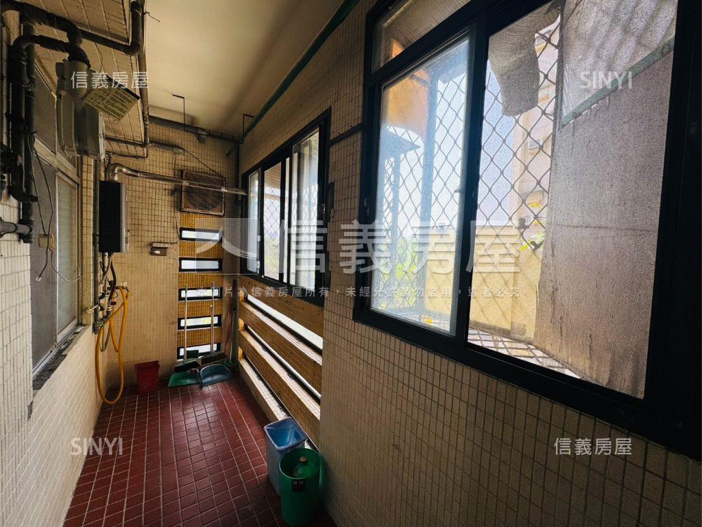 青年３房２衛★方正面公園房屋室內格局與周邊環境