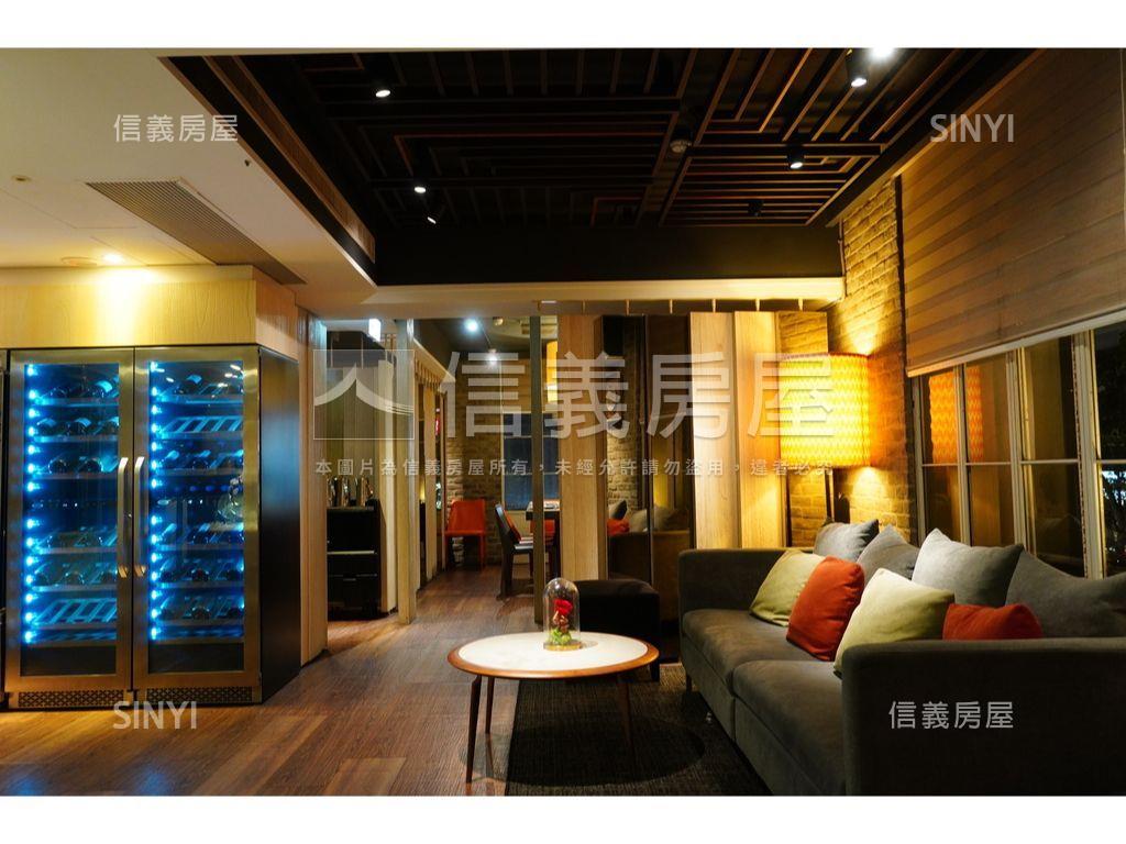 光復巨蛋大面寬角間二樓店房屋室內格局與周邊環境