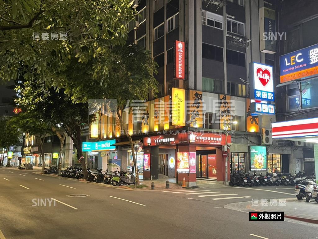 光復巨蛋大面寬角間二樓店房屋室內格局與周邊環境