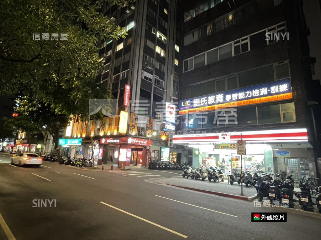 光復巨蛋大面寬角間二樓店房屋室內格局與周邊環境