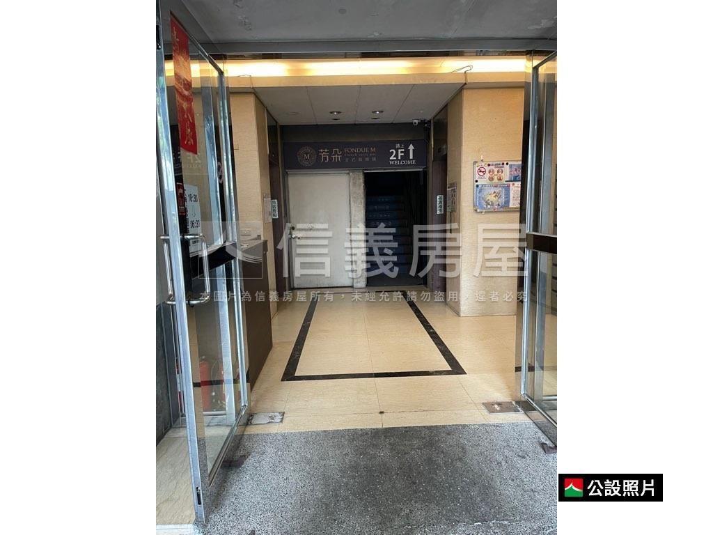 光復巨蛋大面寬角間二樓店房屋室內格局與周邊環境