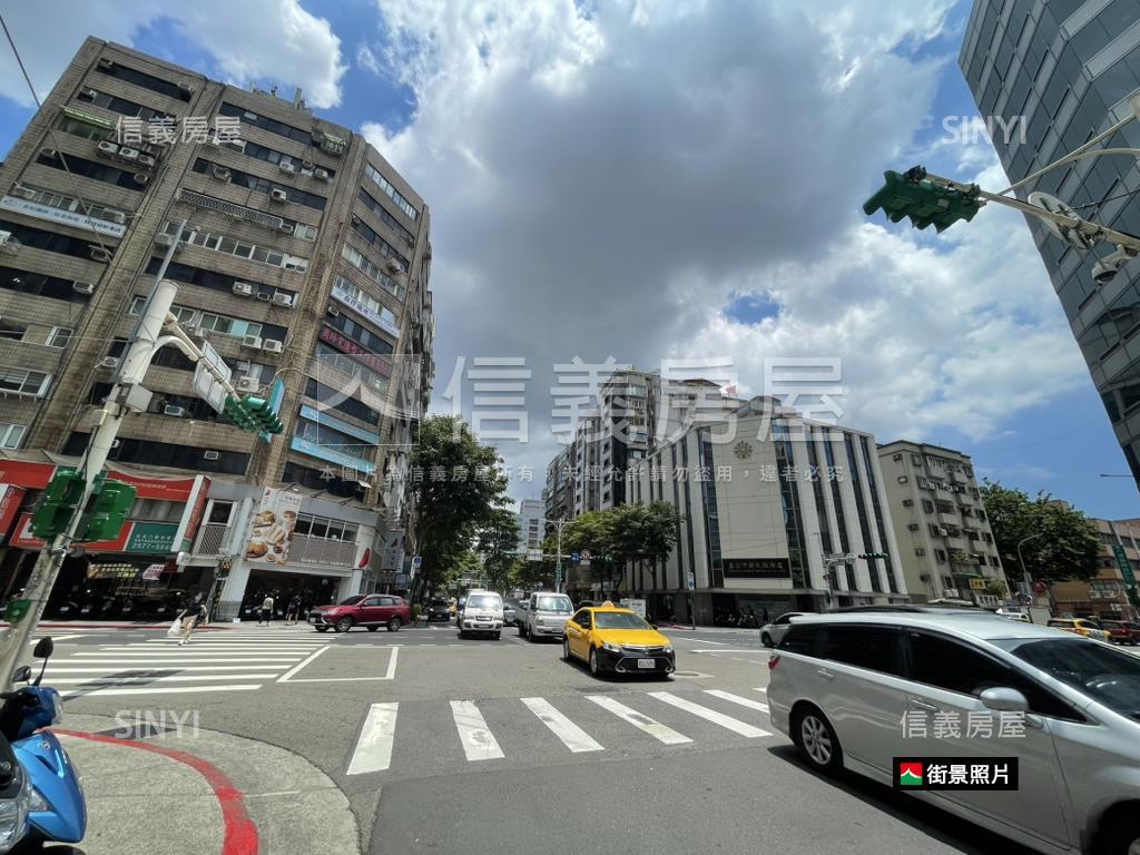光復巨蛋大面寬角間二樓店房屋室內格局與周邊環境