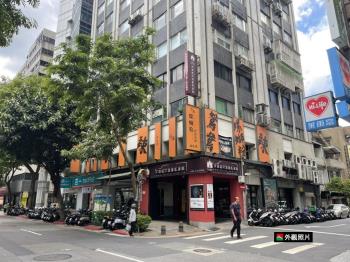 光復巨蛋大面寬角間二樓店