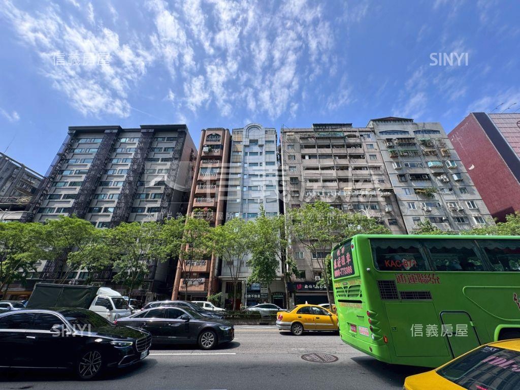 信義財經一層一戶房屋室內格局與周邊環境