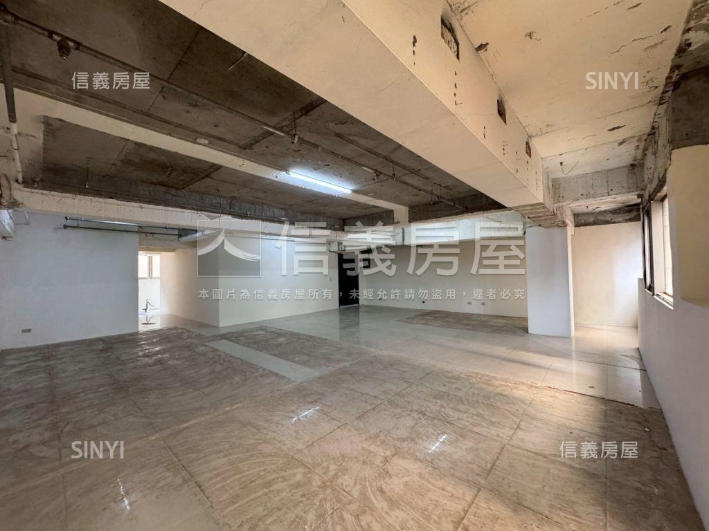 信義財經一層一戶房屋室內格局與周邊環境