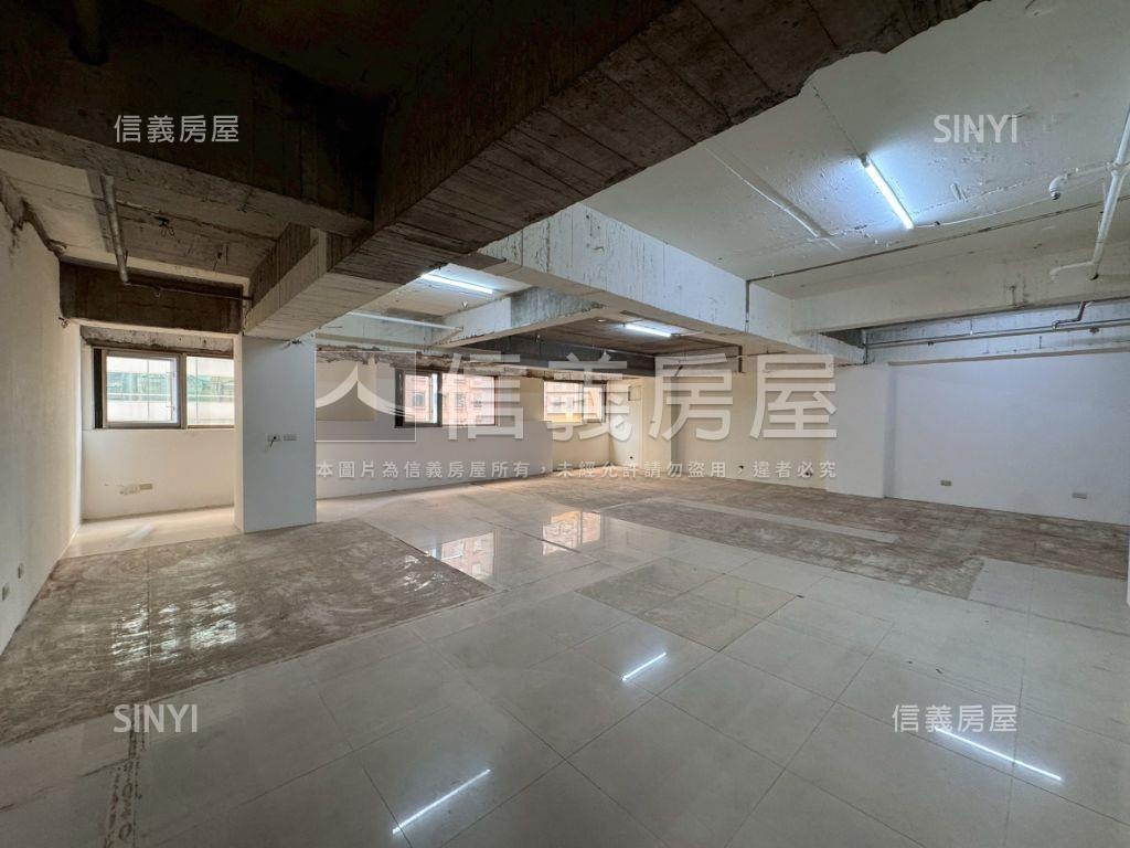 信義財經一層一戶房屋室內格局與周邊環境