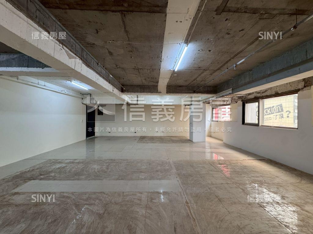 信義財經一層一戶房屋室內格局與周邊環境