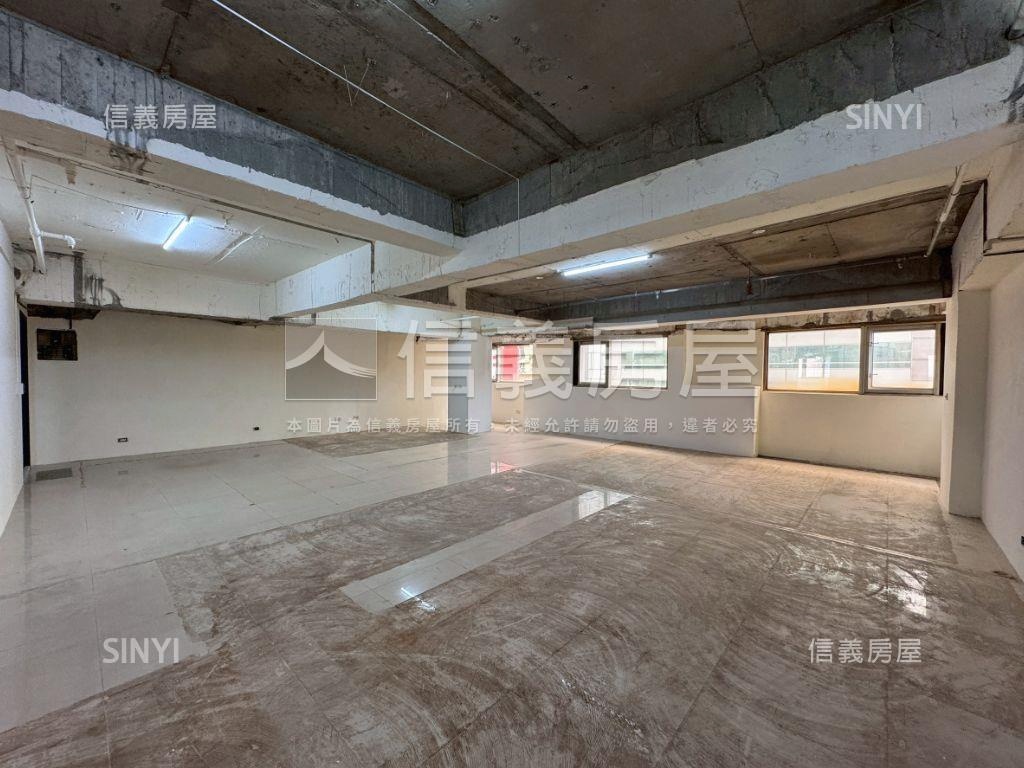 信義財經一層一戶房屋室內格局與周邊環境