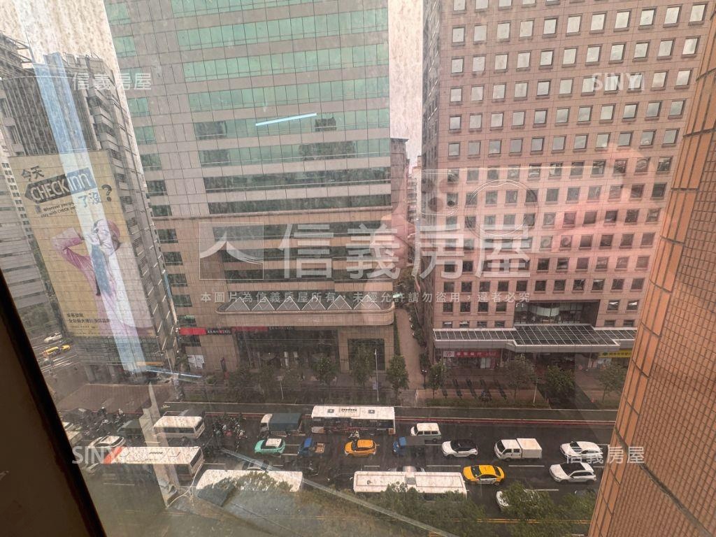 信義財經一層一戶房屋室內格局與周邊環境