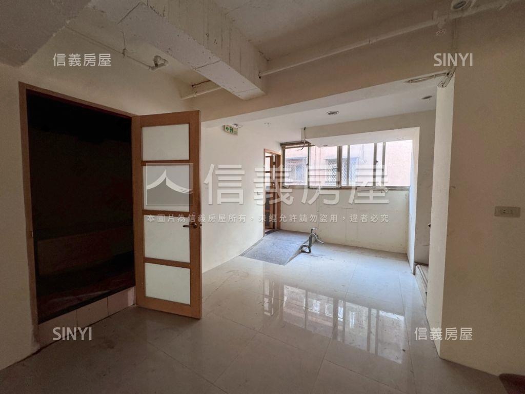 信義財經一層一戶房屋室內格局與周邊環境