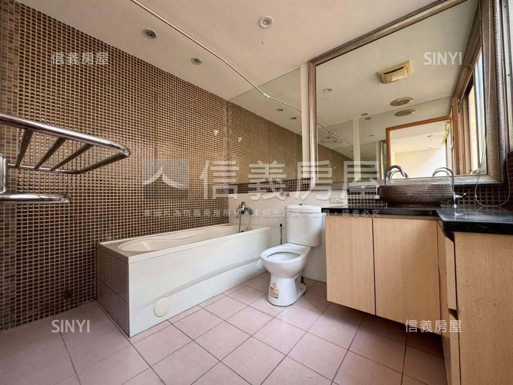 信義財經一層一戶房屋室內格局與周邊環境