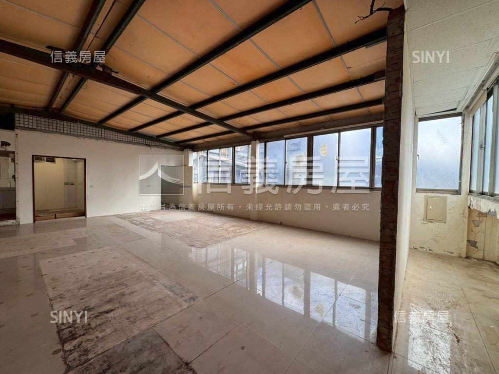 信義財經一層一戶房屋室內格局與周邊環境