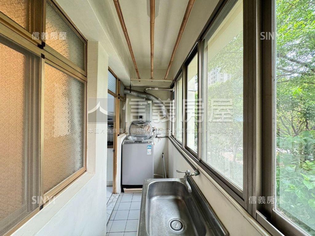 近園區詩情畫意三房車位房屋室內格局與周邊環境