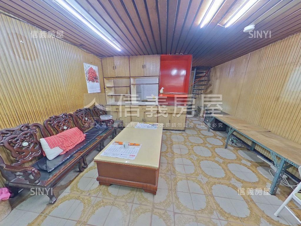 萬坪公園旁稀有釋出透天房屋室內格局與周邊環境