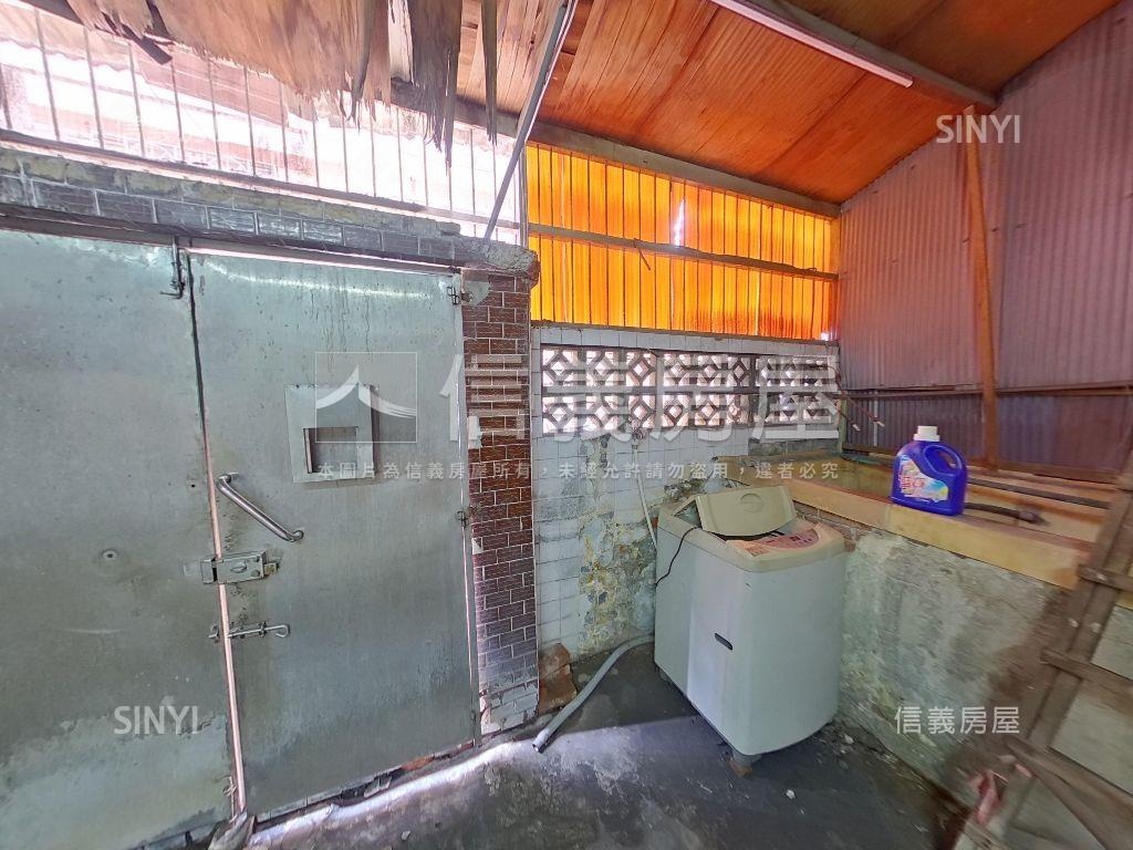 萬坪公園旁稀有釋出透天房屋室內格局與周邊環境