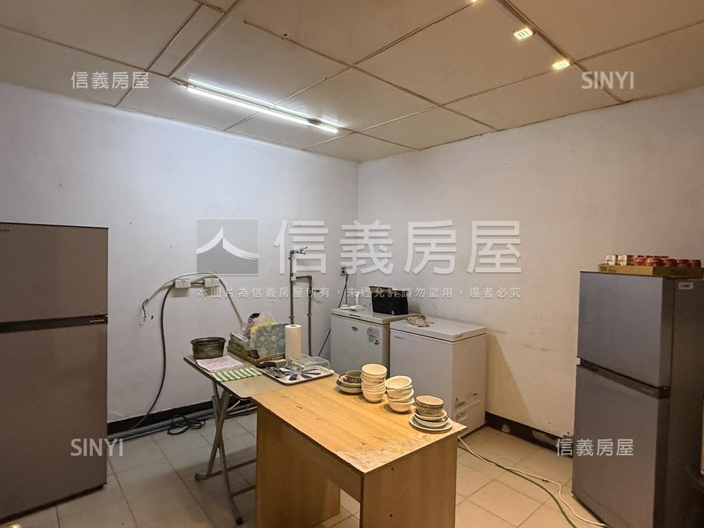 南京三民捷運一樓角店房屋室內格局與周邊環境