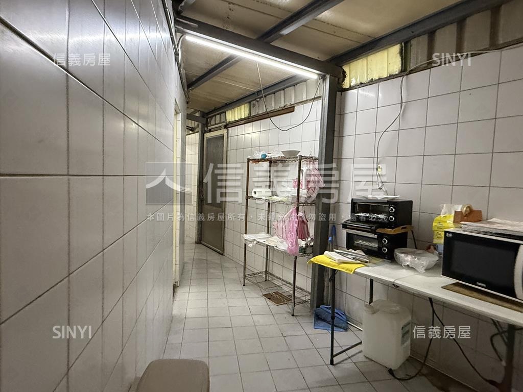 南京三民捷運一樓角店房屋室內格局與周邊環境