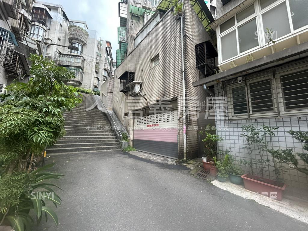 莎莎家堡平面車位房屋室內格局與周邊環境