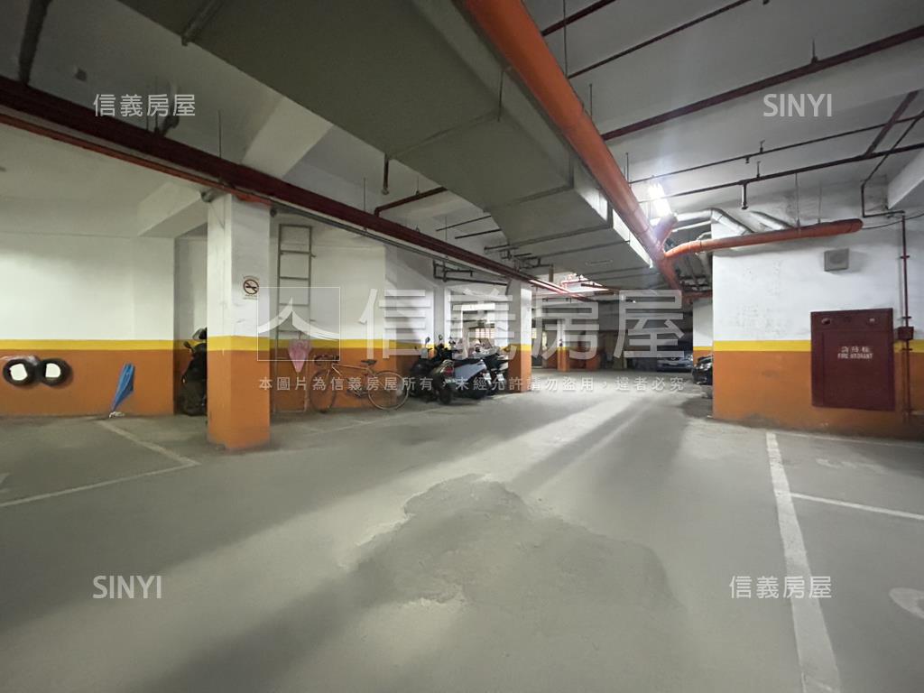 莎莎家堡平面車位房屋室內格局與周邊環境