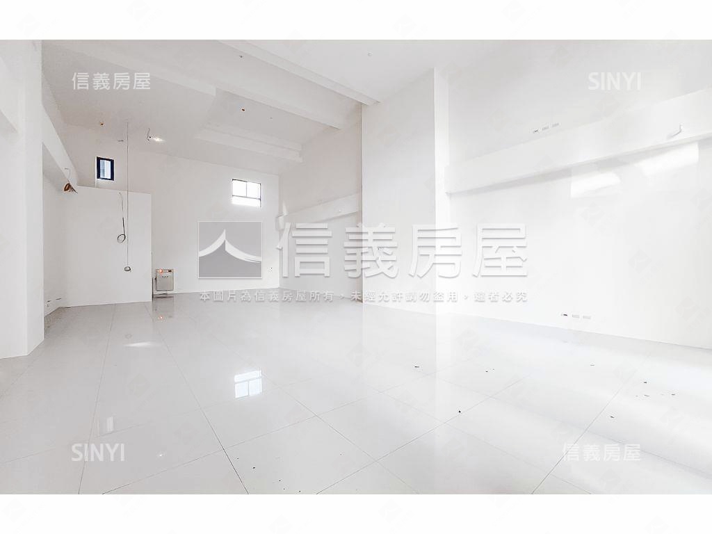 機捷銀行旁挑高大面寬店面房屋室內格局與周邊環境