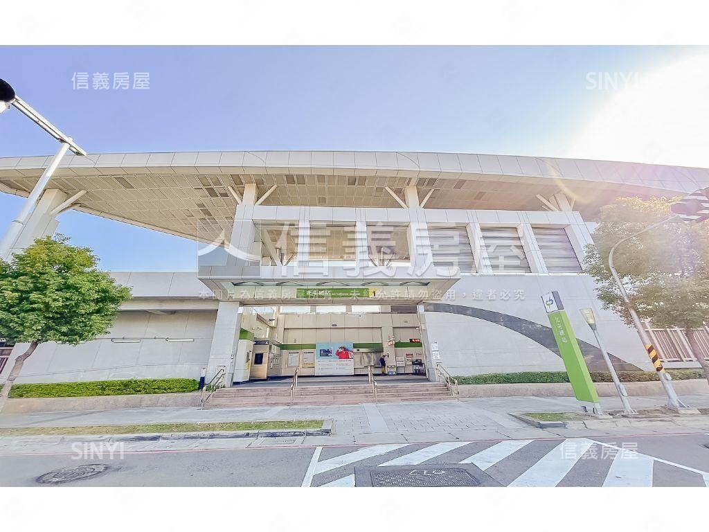 機捷銀行旁挑高大面寬店面房屋室內格局與周邊環境