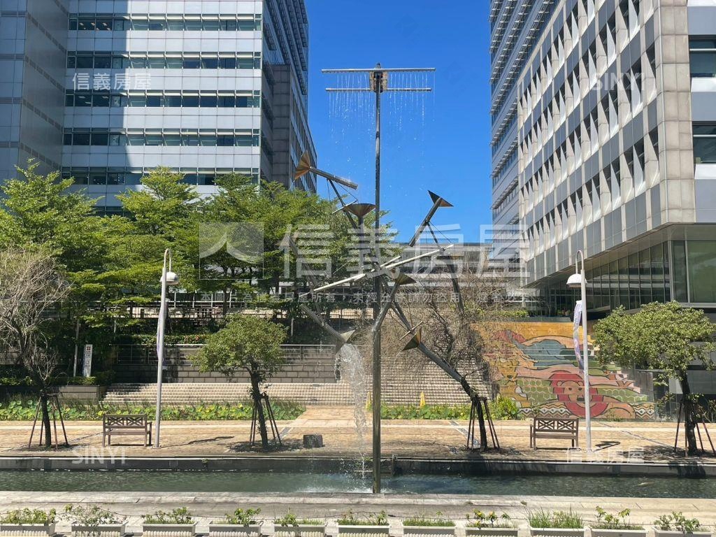 南軟二期高樓方正辦公室房屋室內格局與周邊環境