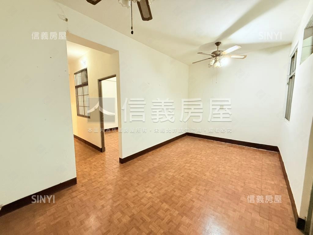 專任信義路商家林立房屋室內格局與周邊環境